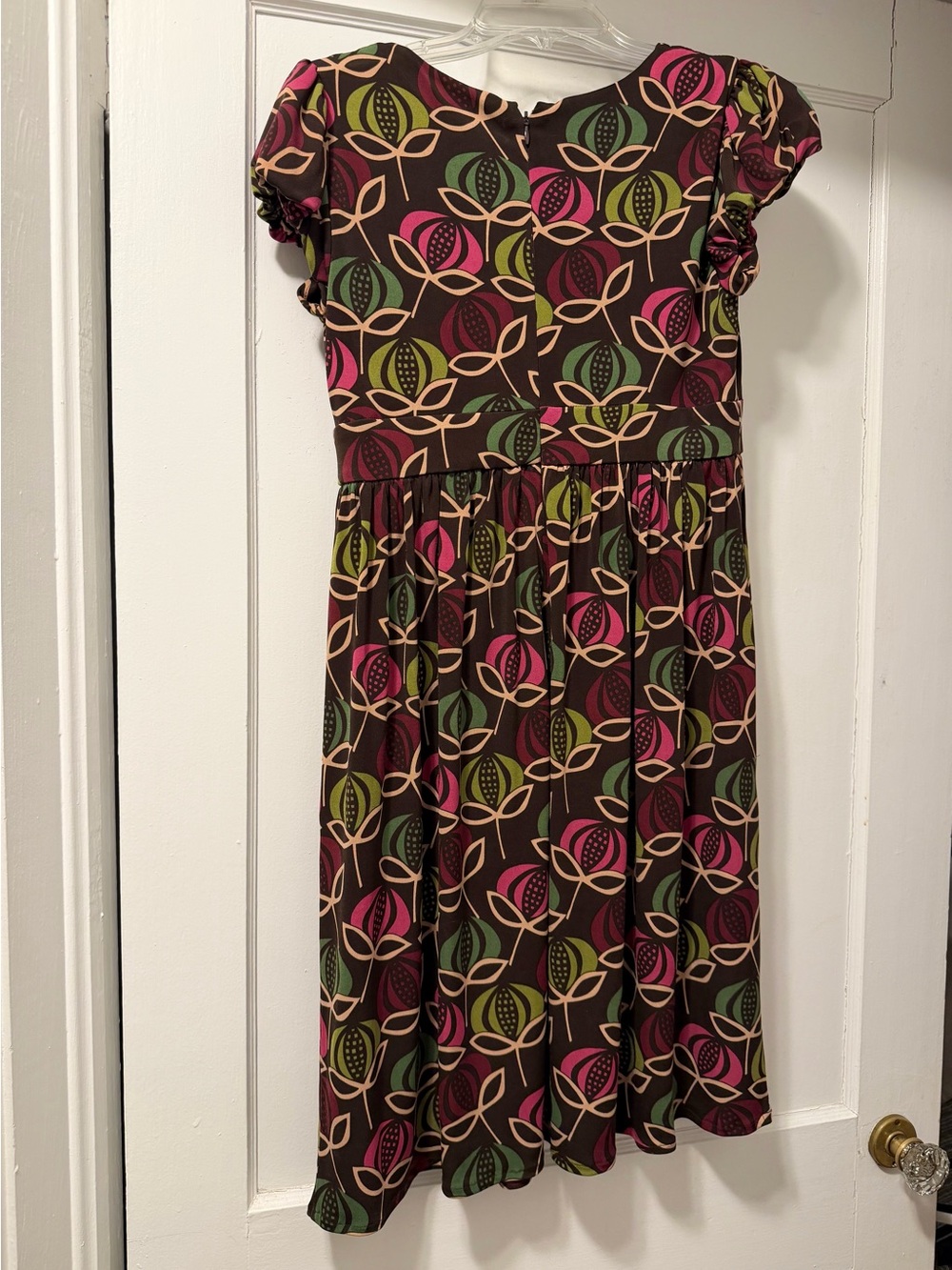 Maggy London modern floral dress in transitional colors with short sleeves